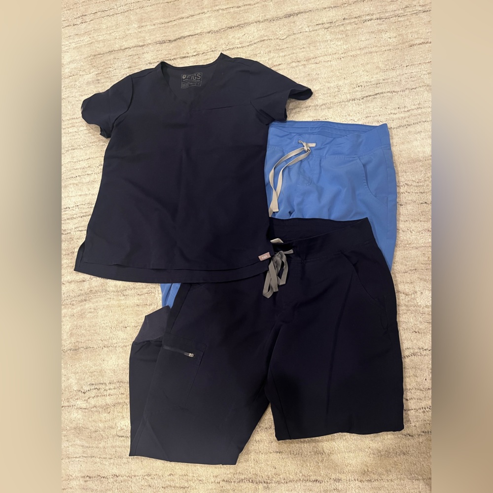Gigs scrubs lot